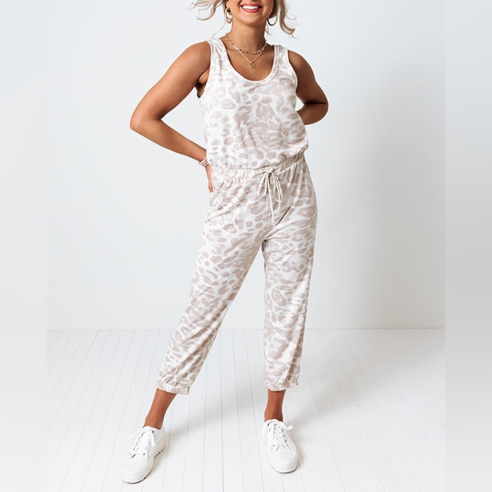 Nwot LEOPARD JUMPSUIT small